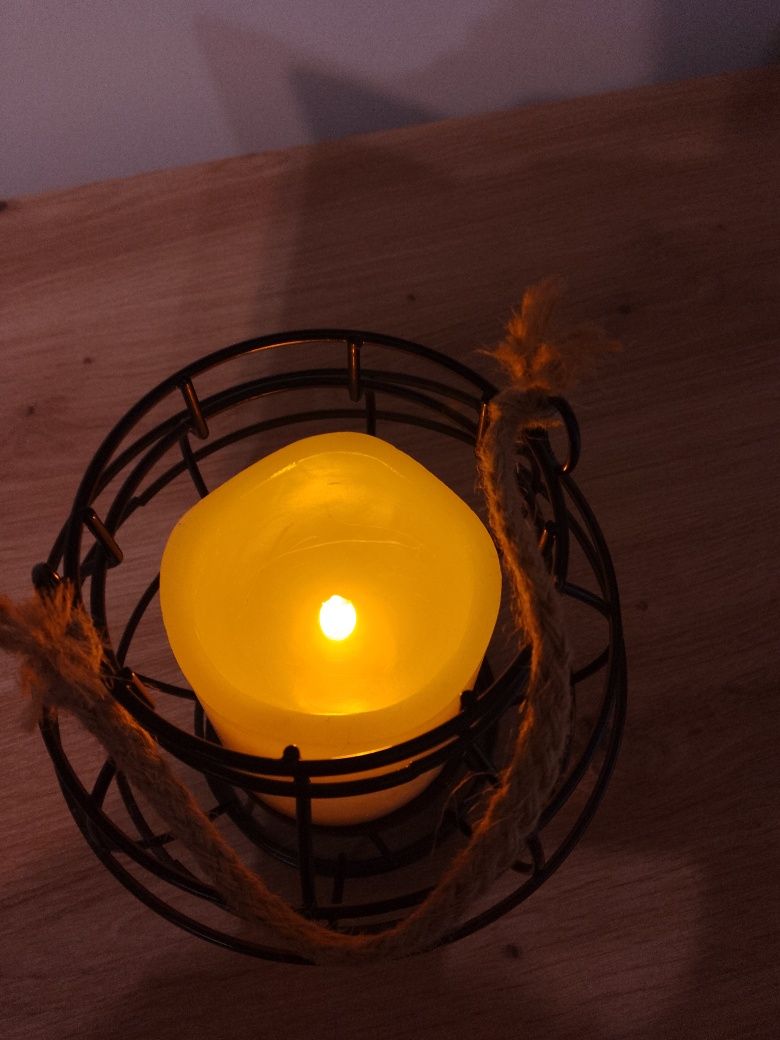 ażurkowy lampion ze świecą LED