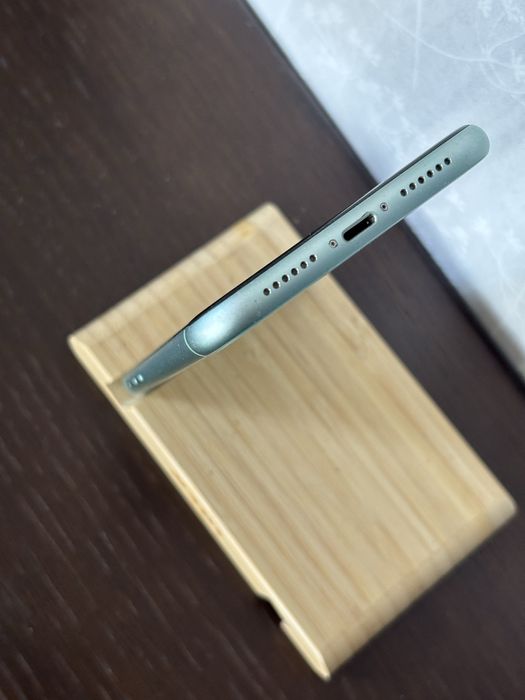 iPhone 11 miętowy w świetnym stanie bez blokad