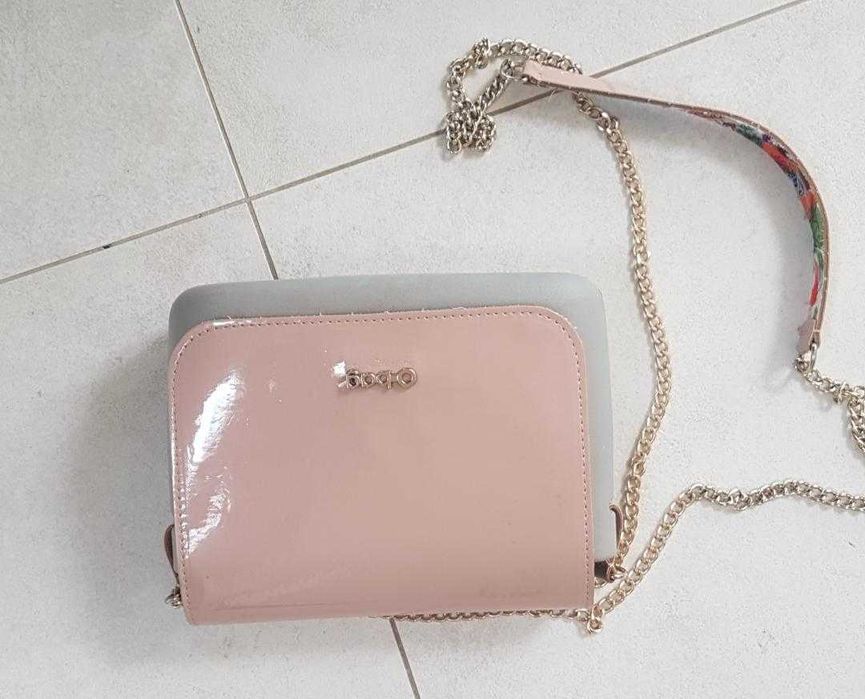 Torba O bag Mini szaro różowa  na łańcuszku.