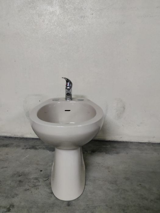 Vendo bidé novo em folha