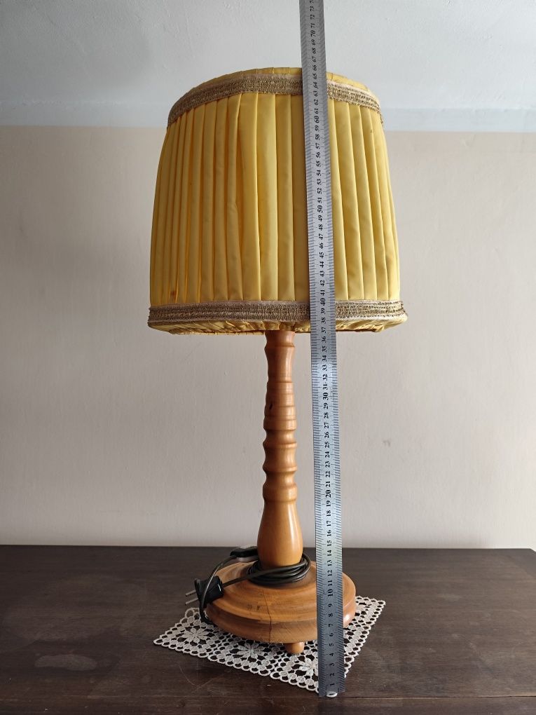 Elegancka lampa nocna stojaca biurowa z żółtym plisowanym abażurem PRL