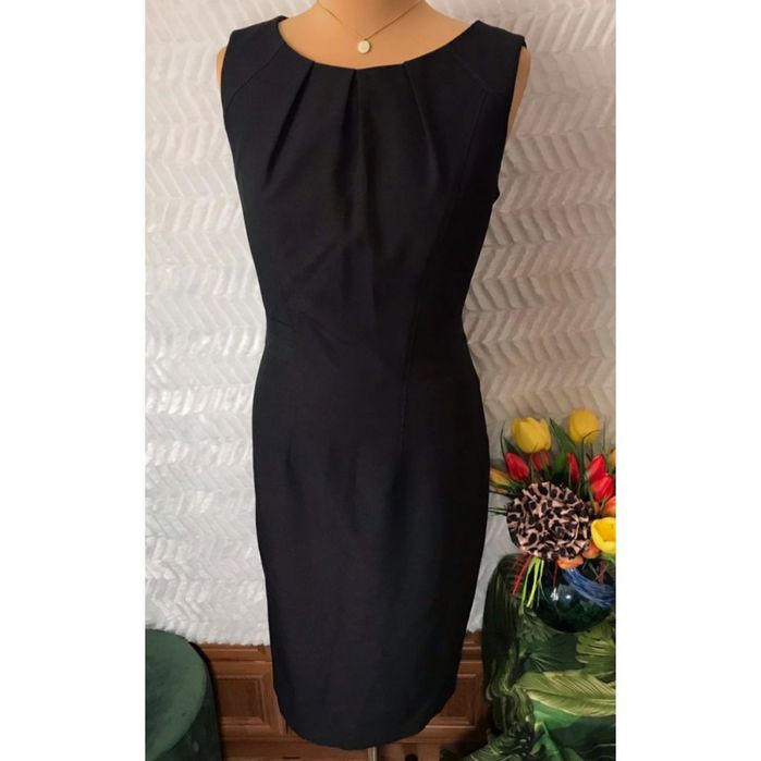 Elegancka sukienka F&F prosta klasyczna midi gładka butik kapsułowa