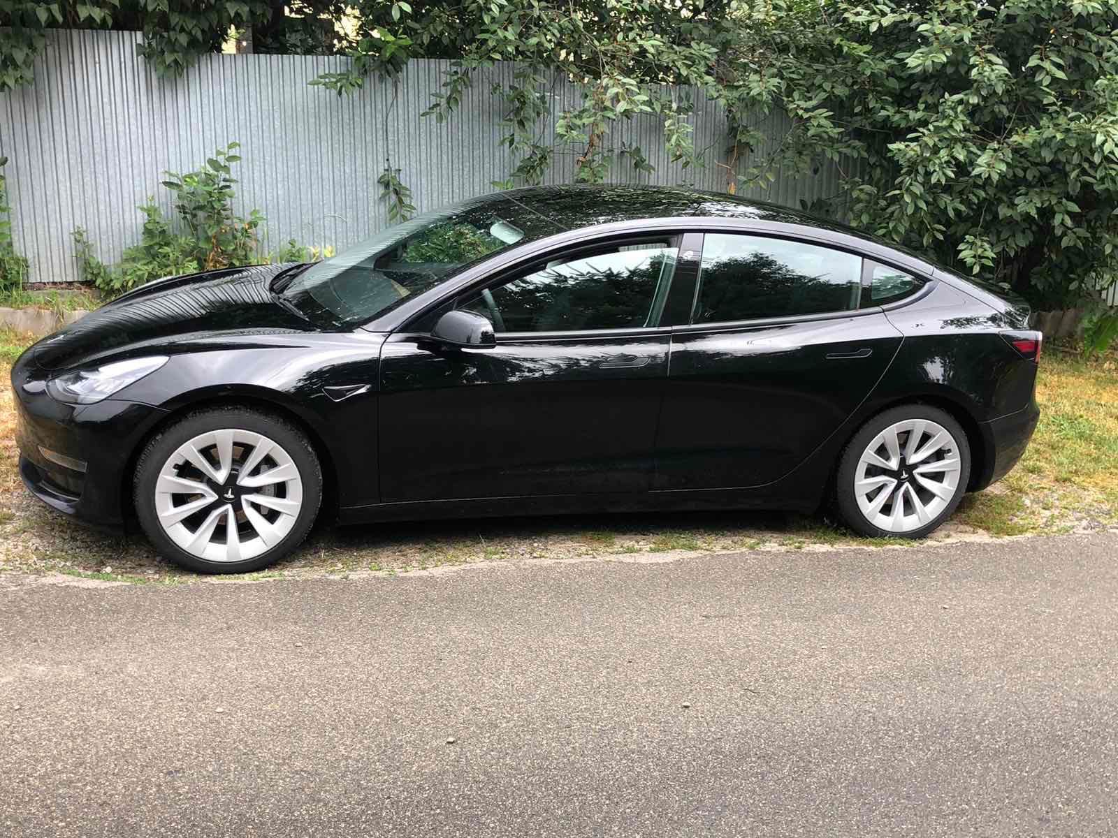 Продаж автомобіль Tesla model 3