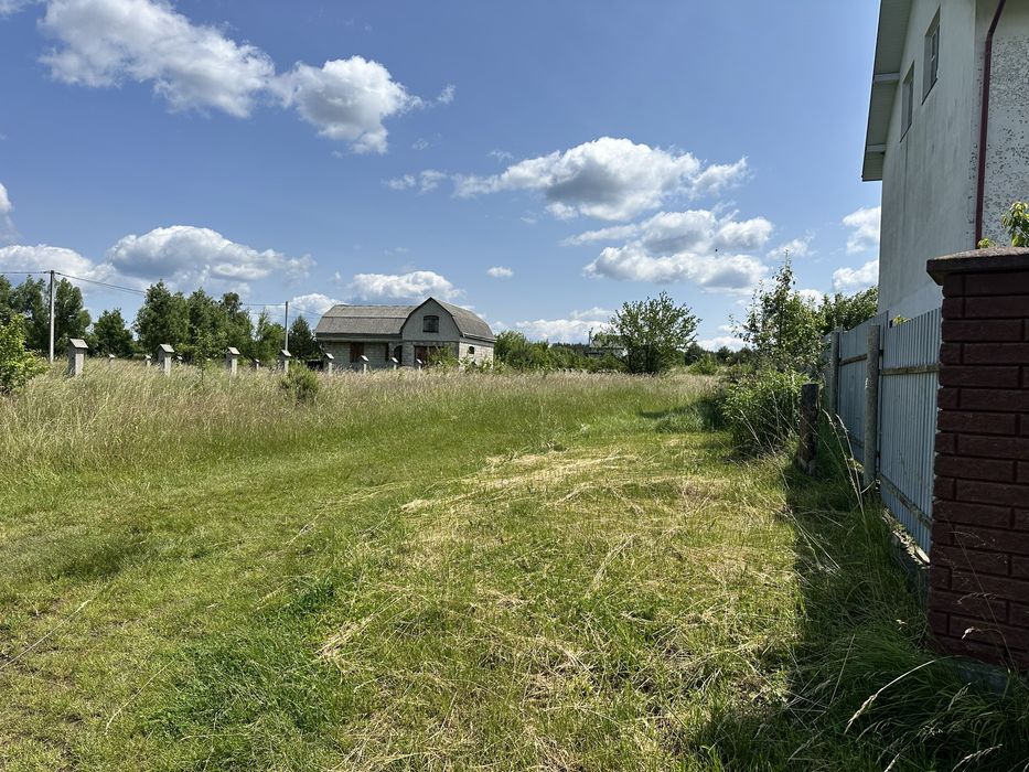 Продається земельна ділянка під будівництво.