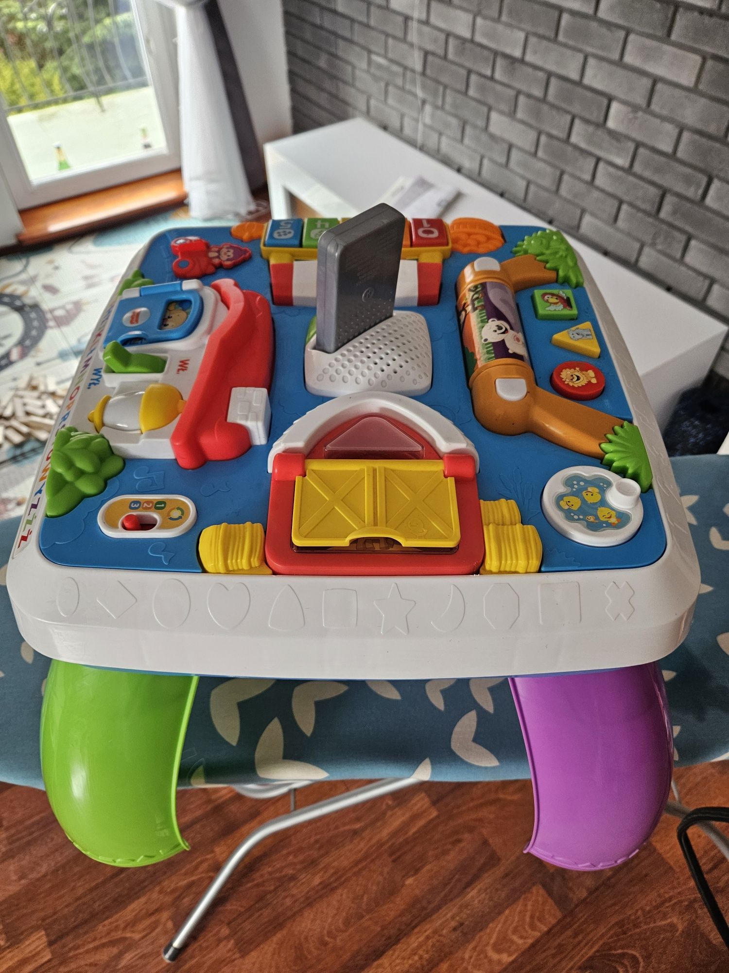 Stolik edukacyjny fisher price