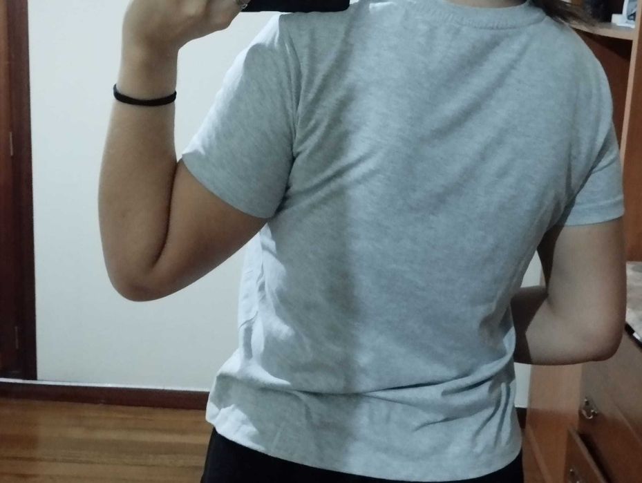 T-shirt cinza da Stradivarius