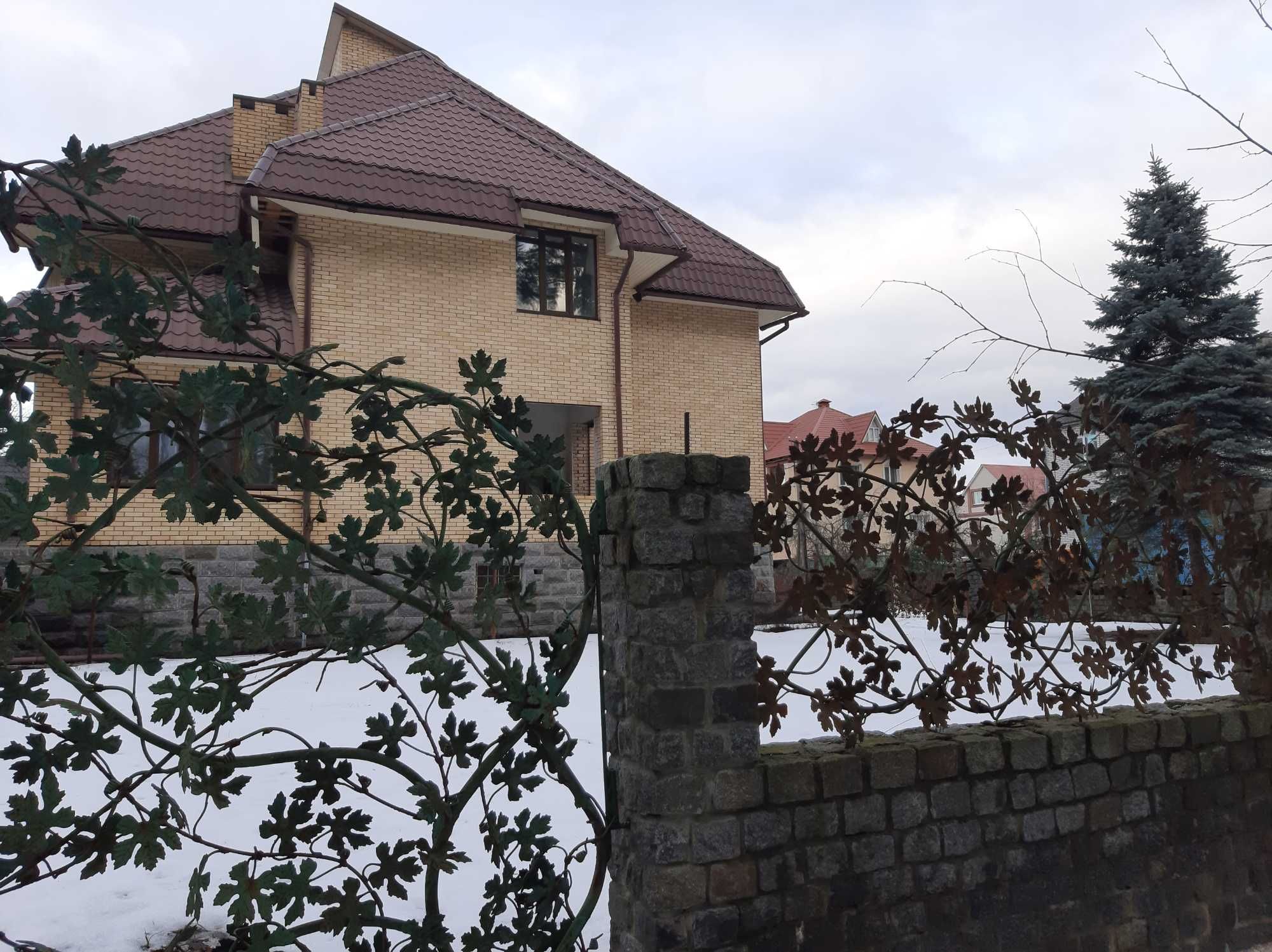 Срочно продам 2-х этажный дом г. Бровары, ул.Весняна Торг