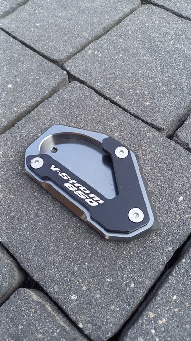 Poszerzenie stopki bocznej Vstrom DL650