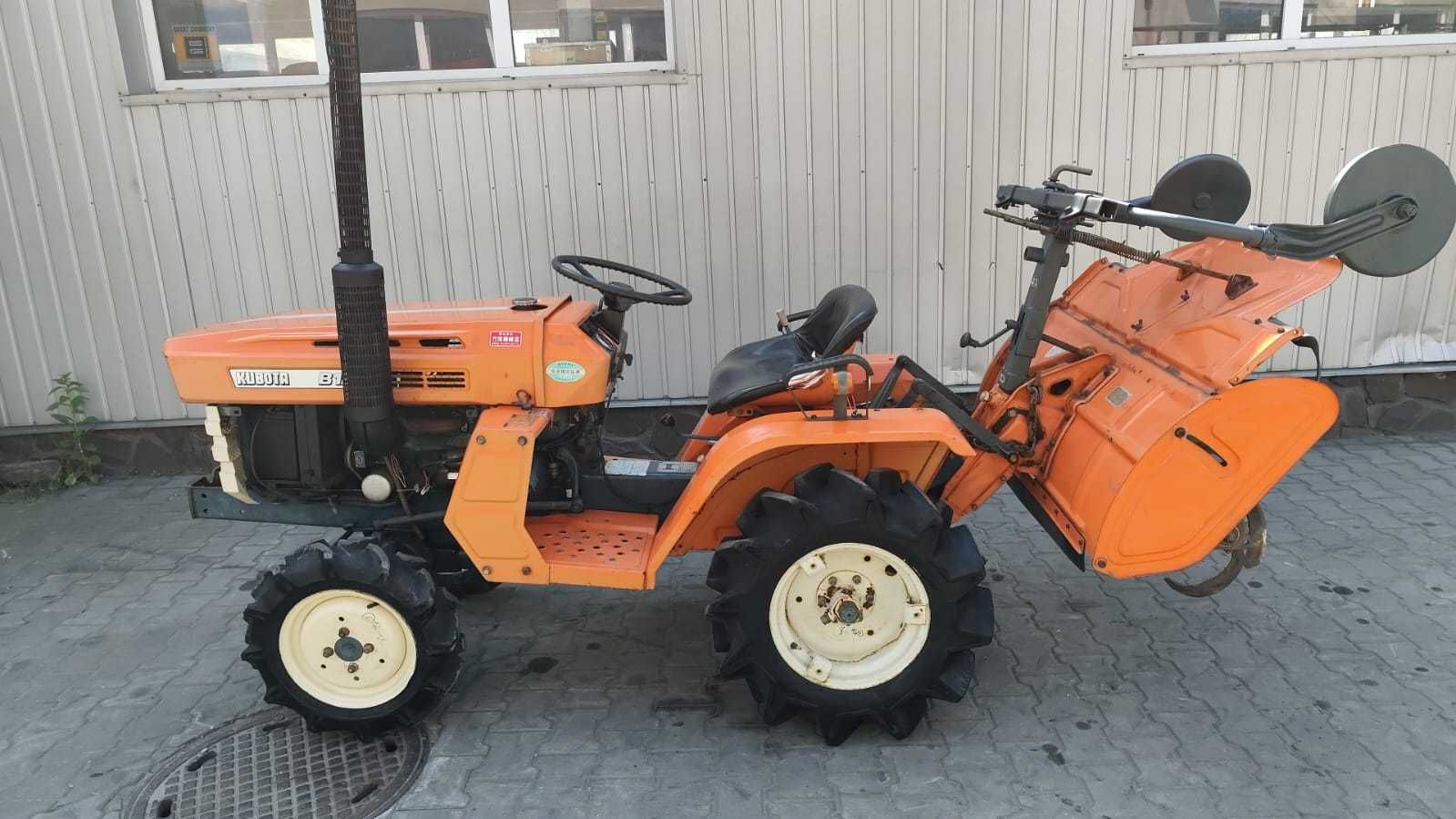 Japoński traktorek Kubota B 1200 z glebogryzarką 4x4 12 km
