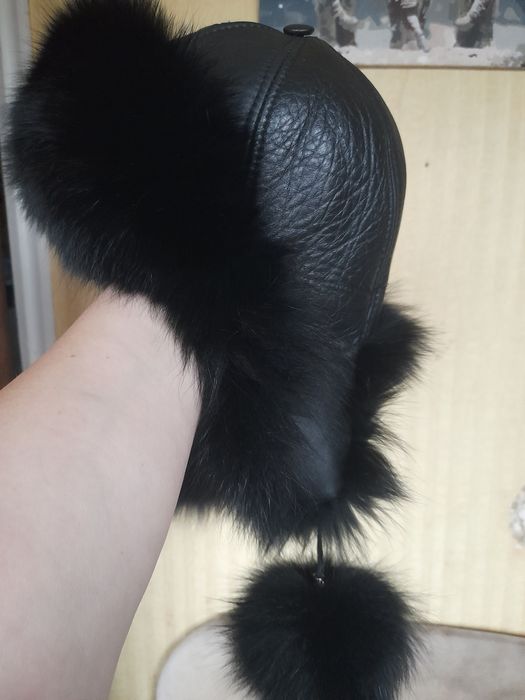 Продам зимнюю женскую шапку на меху ушанку кожанную