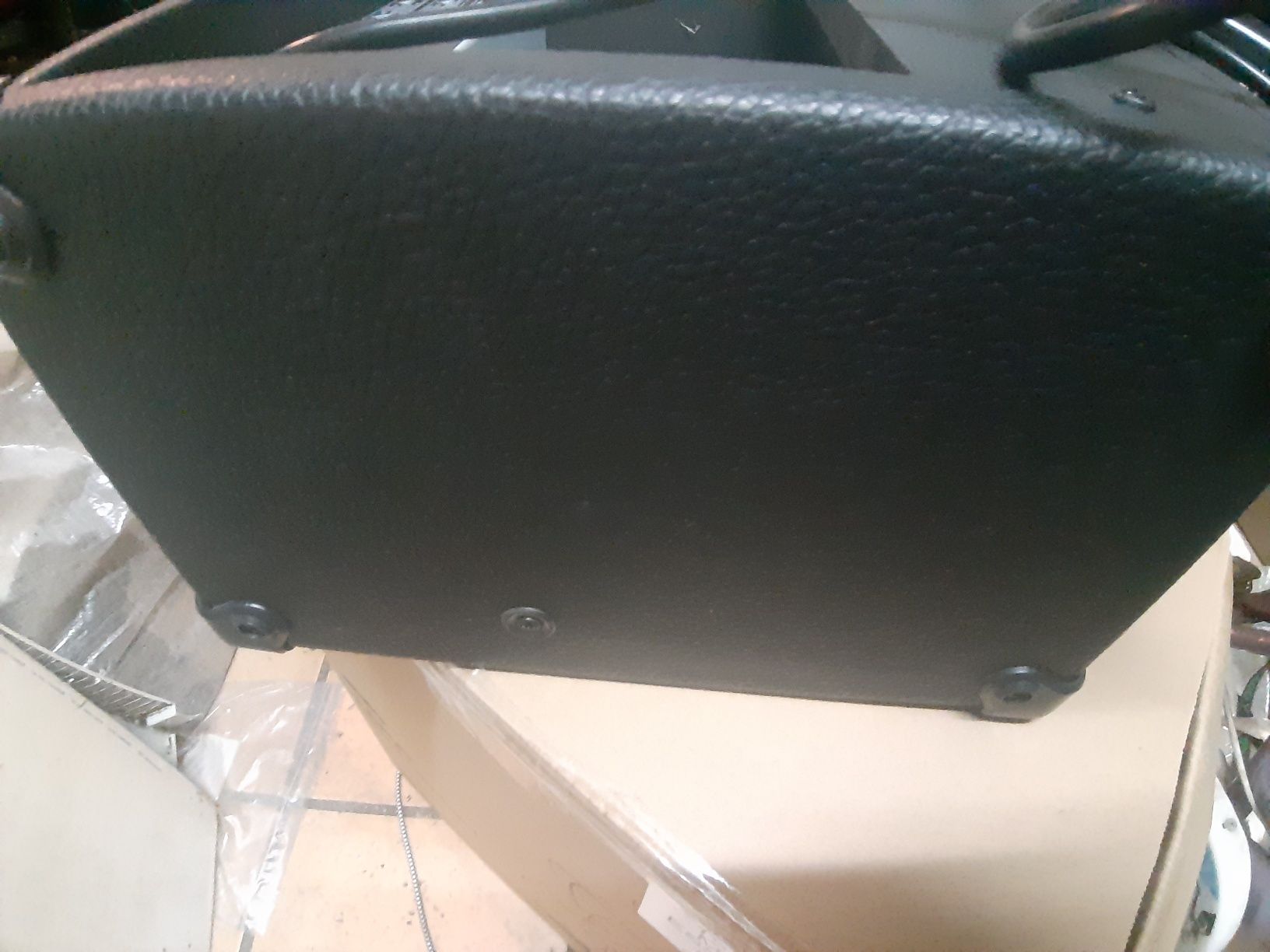 Amplificador de guitarra 27 W