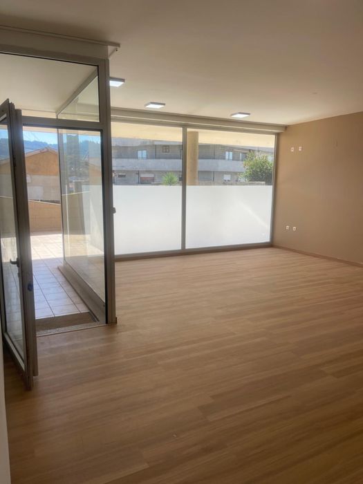 Loja convertida em apartamento80m2, 3 vagas +3 arrumos,