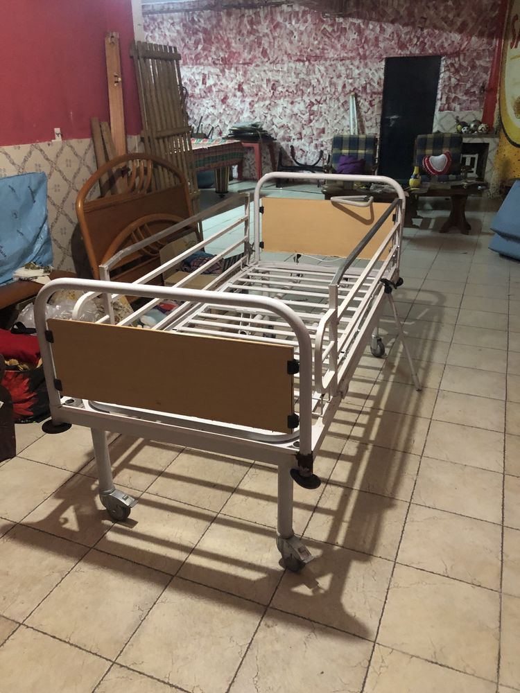 Cama de hospital manual articulada