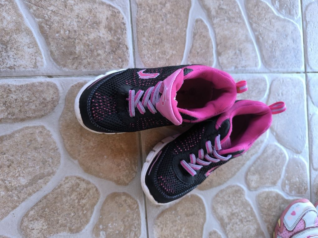 Buty sportowe 28 dla dziewczynki wsuwane