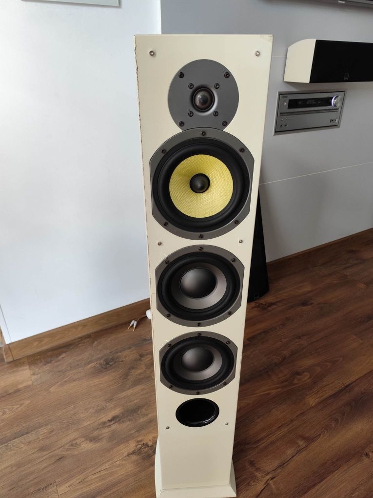 Kolumny M-Audio HRS-75 Piano Cream zestaw 5 głośników