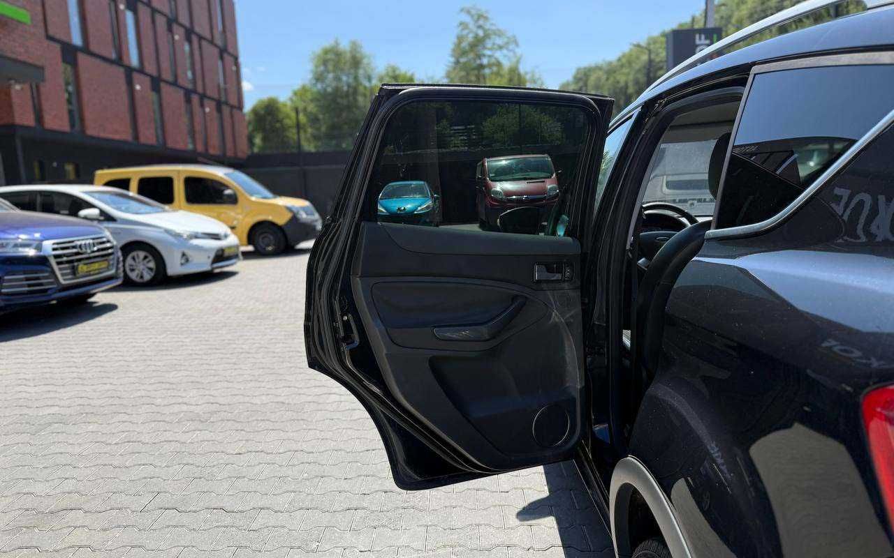 Ford Kuga 2012 року