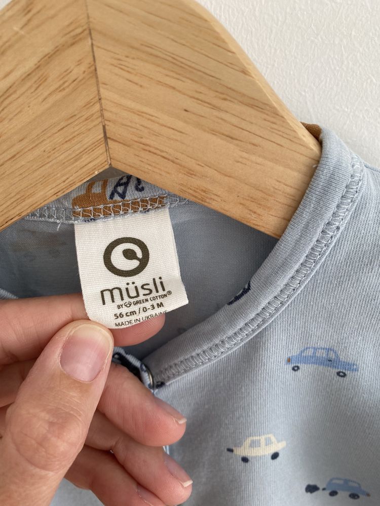 Pajac musli błękitny musli 56 w autka pojazdy jak newbie