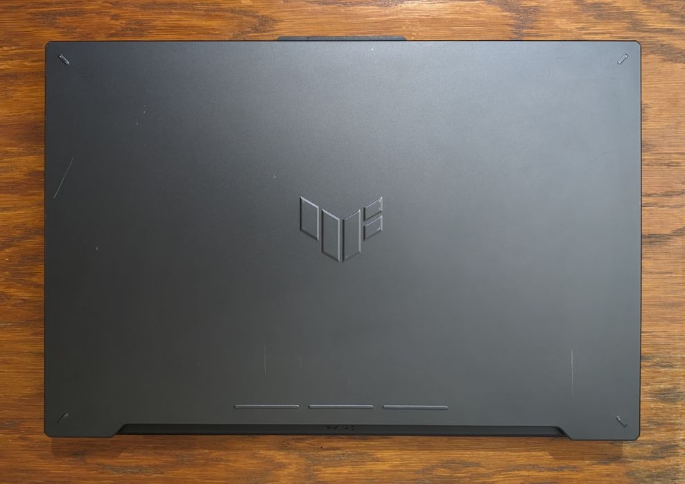 Asus tuf A17 rtx4050 Ryzen 9 7940hs