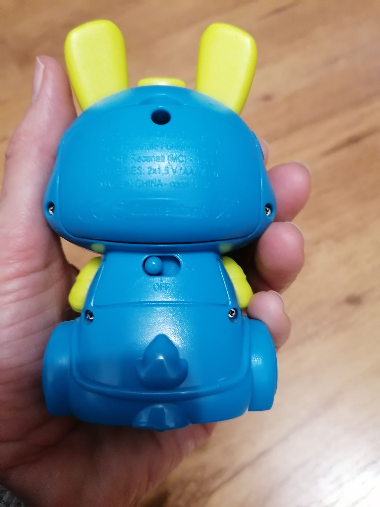 Interaktywny robot clementoni niebieski królik    20  zł