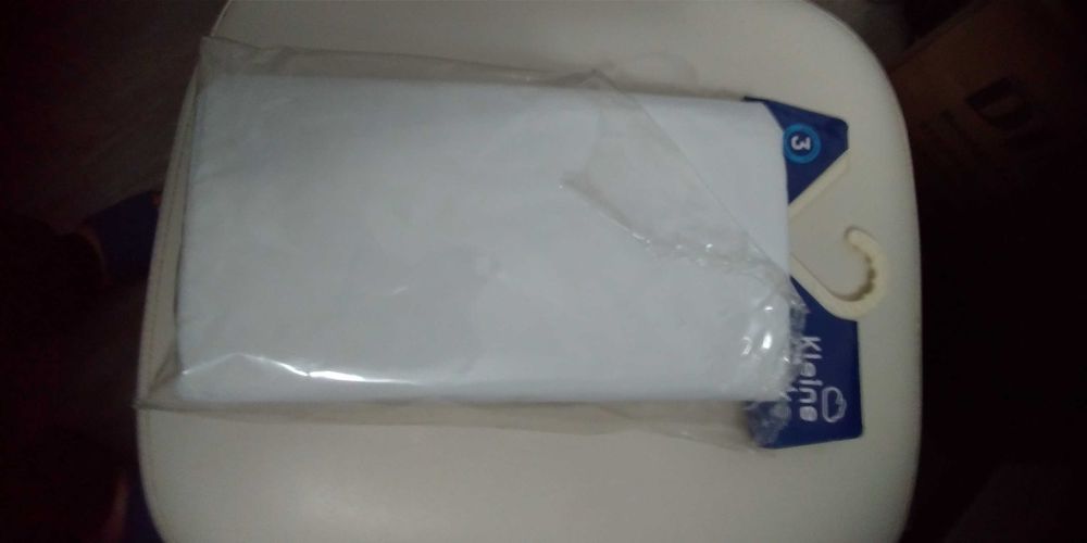 Cortina de duche nova, branca