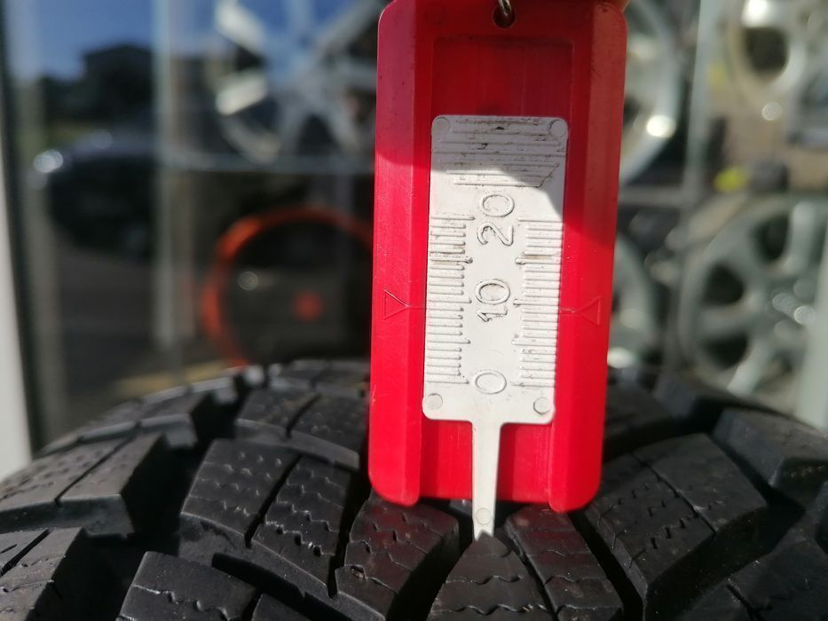 215/65R16 98H Goodyear Ultragrip perfomance para Zima