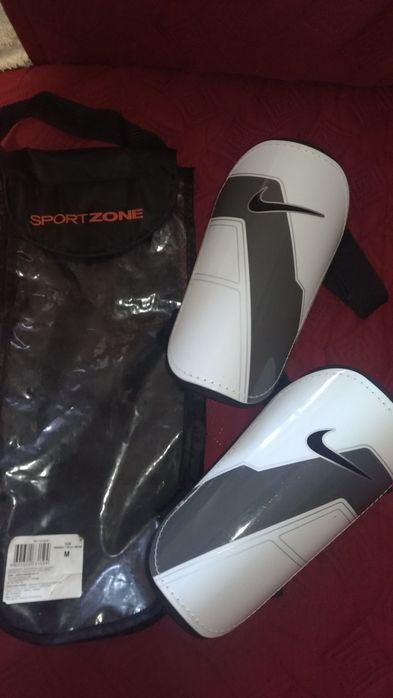 Caneleiras Nike tamanho M