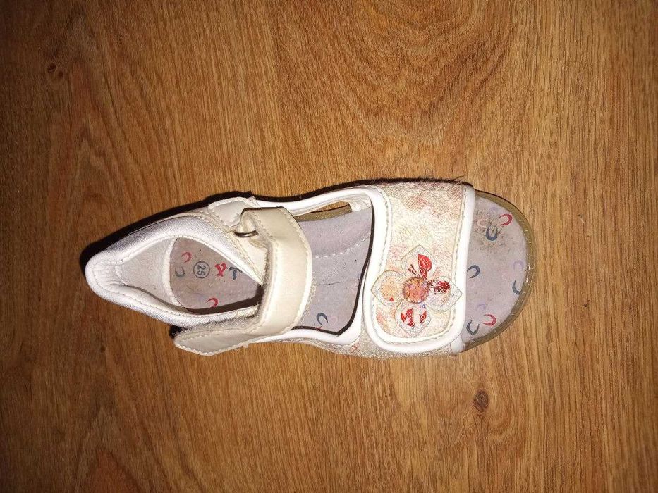 Босоніжки вживані 25 розмір