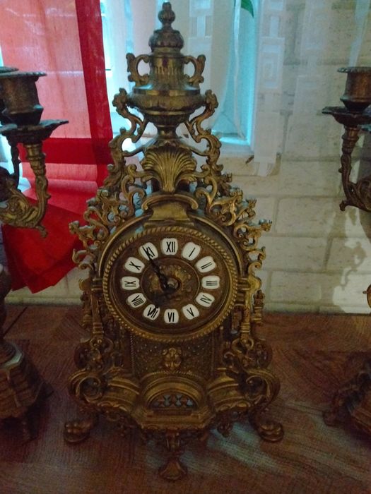 Zegar i dwa świeczniki z mosiądzu