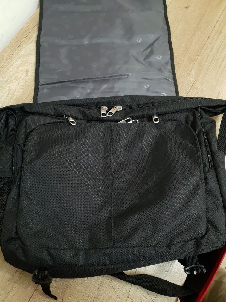 Torba na ramię na pasku z przegrodą na laptopa Wenger