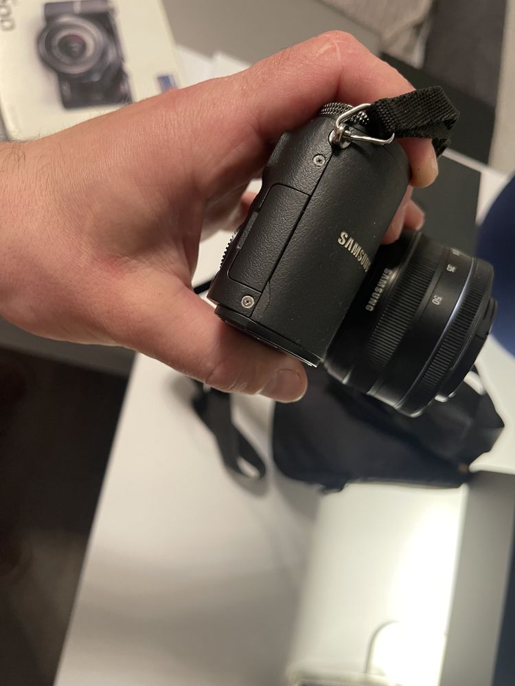 Продам фотоапарат samsung nx200