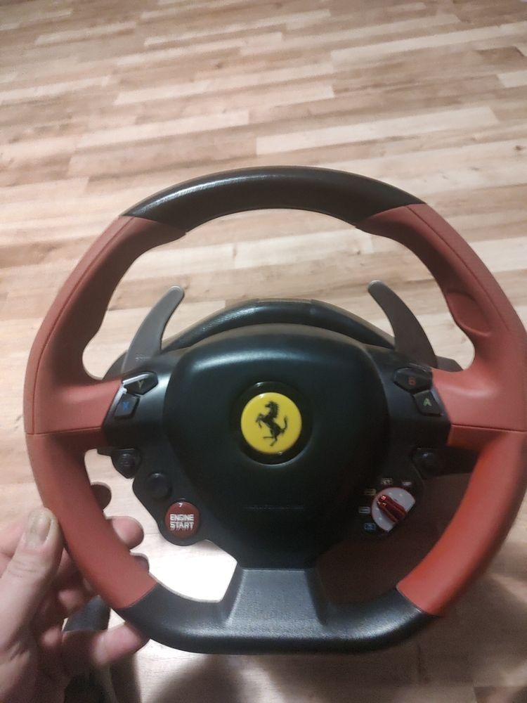 Kierownica Thrustmaster Ferrari 458 Spider z pedałami do Xbox Series X