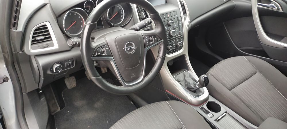 Opel Astra J 1.6 115 KM dobre wyposażenie