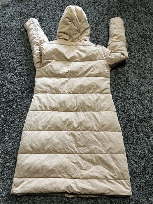 Жіночий бежевий пуховик