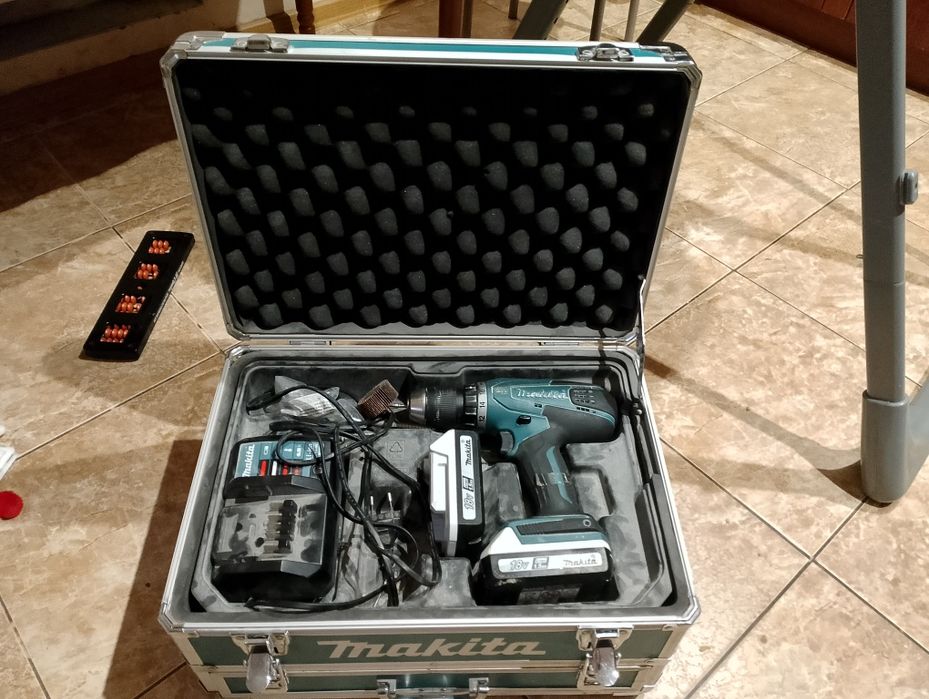 Шуруповёрт Макита, в крутом чимодане