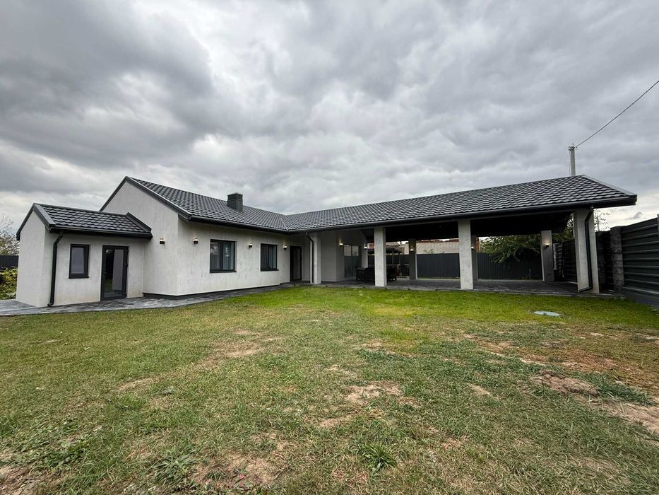 Будинок з євроремонтом у Полтаві, 107 м², 3 кімнати та кухня-студія