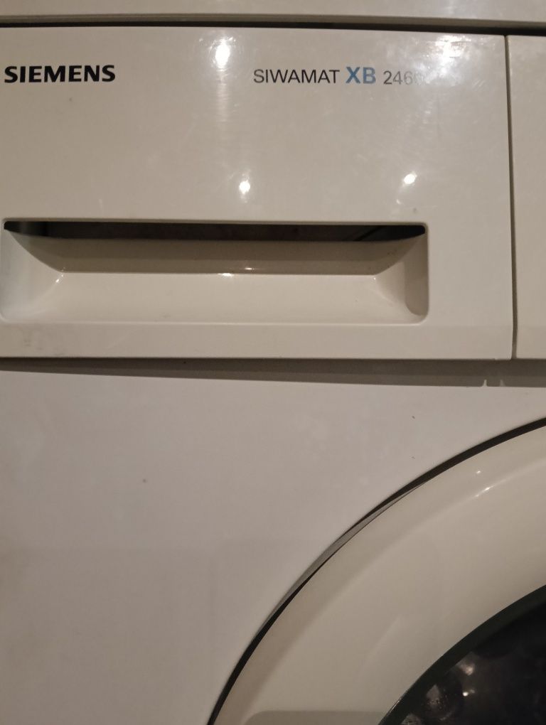 Máquina de lavar roupa semi nova  Siemens XB 2460