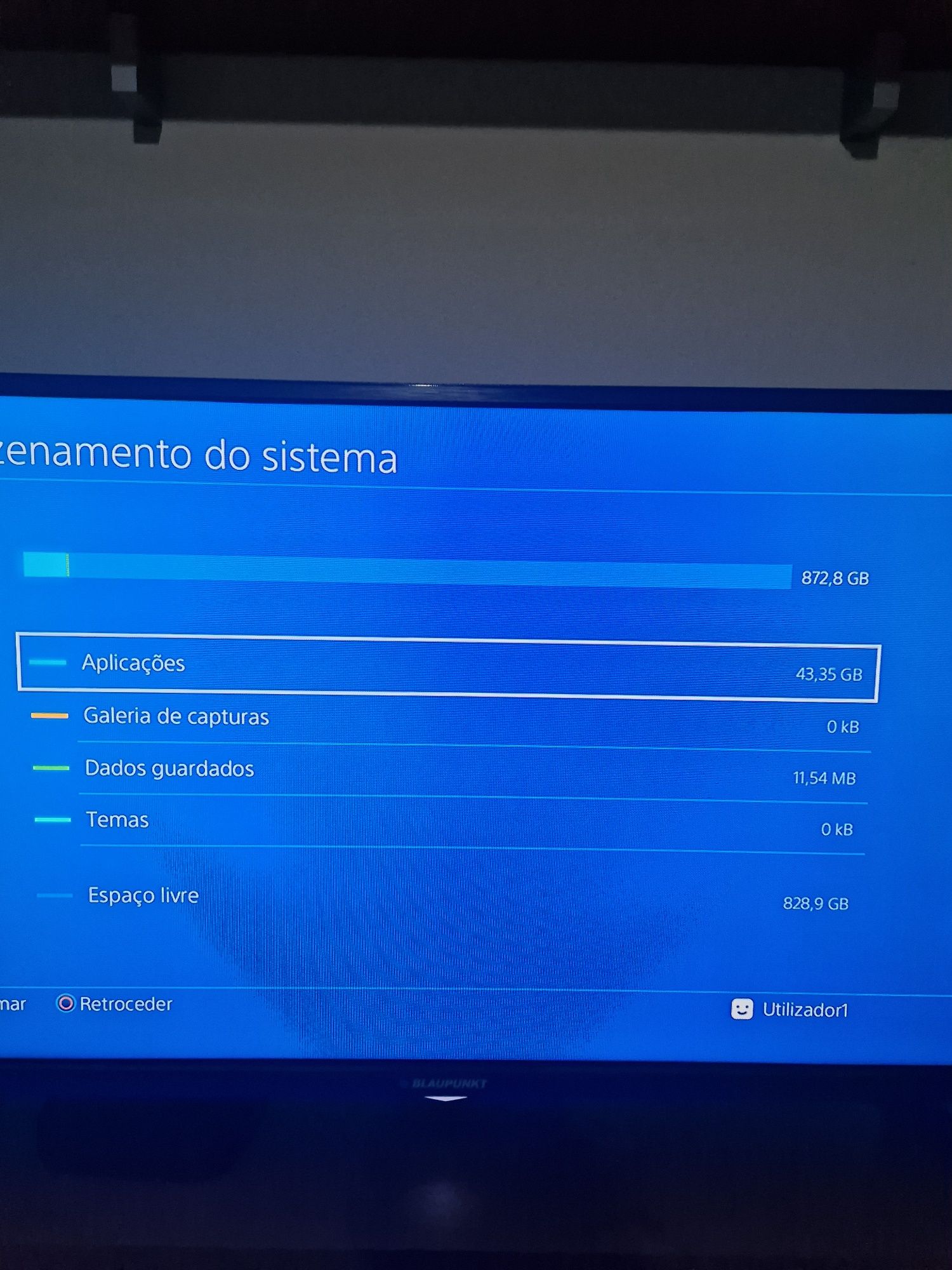 Ps4 slim 1tb com um comando e cabos