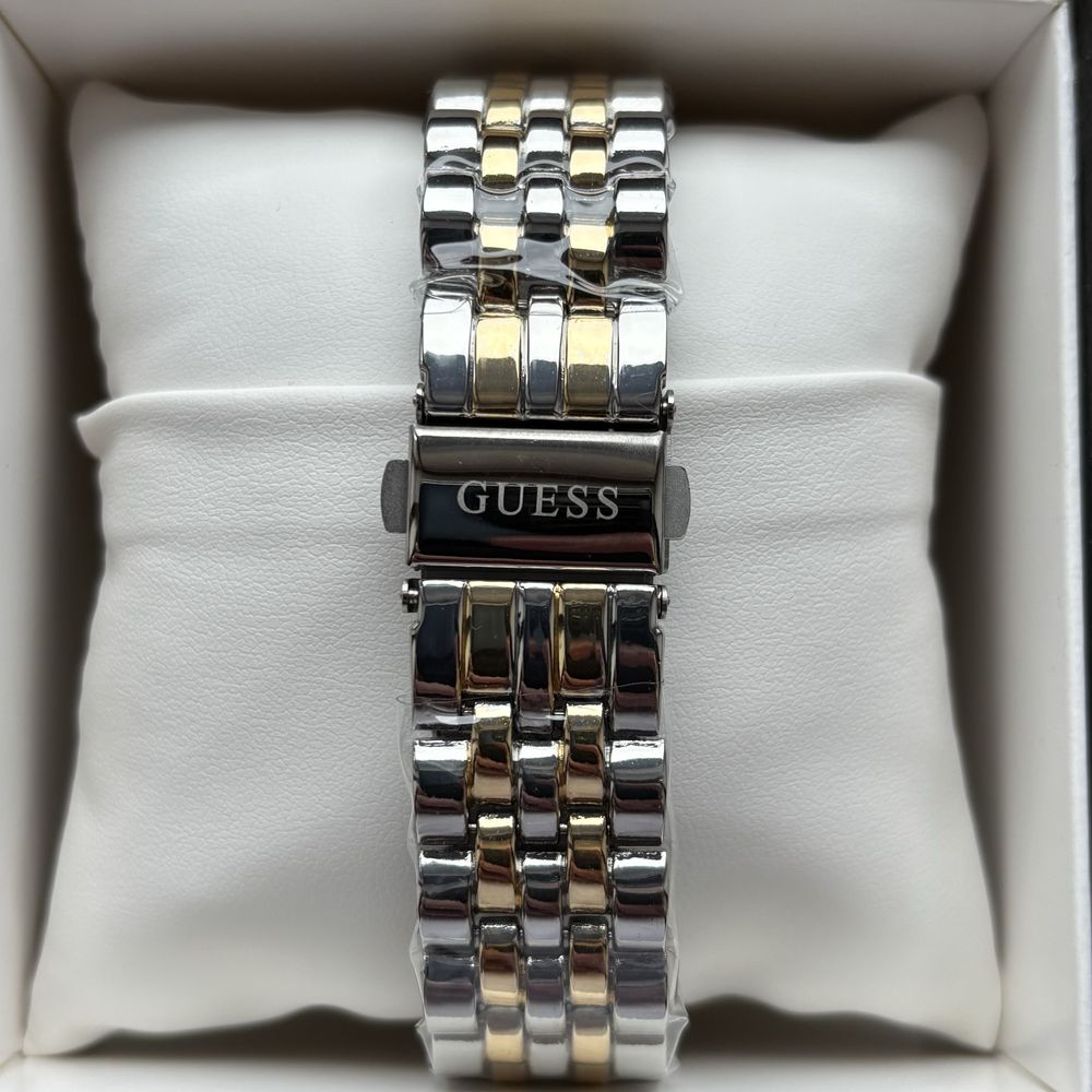 Жіночий годинник Guess на браслеті комбінованого кольору з датою