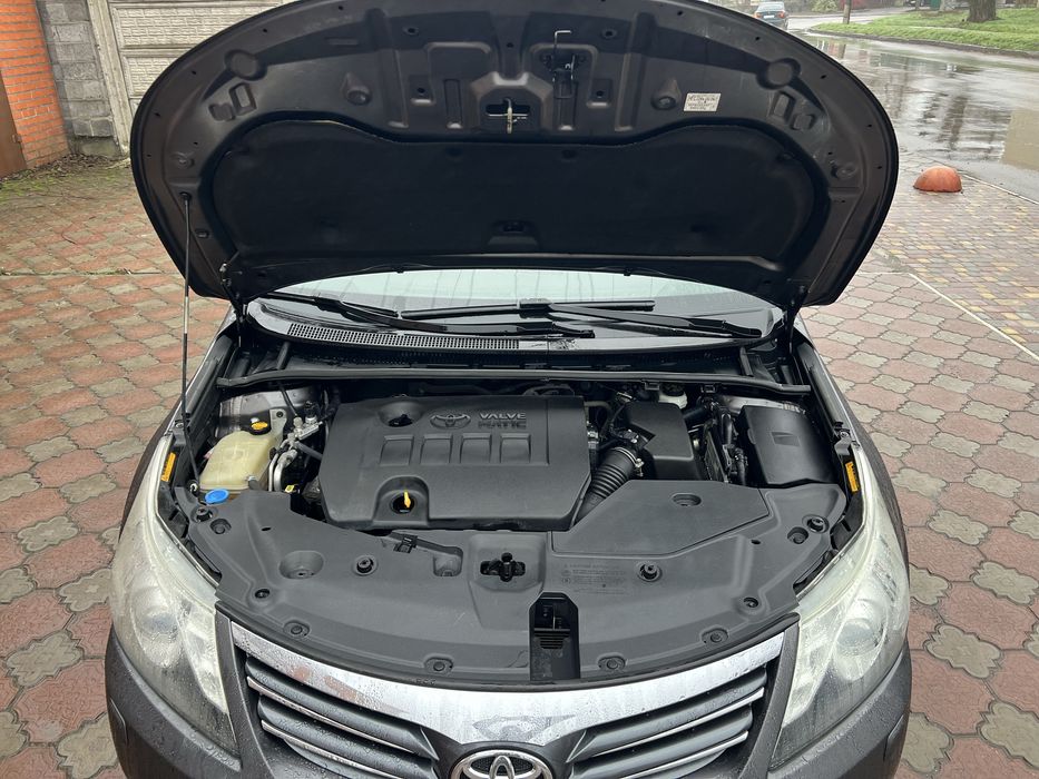 Продам Тойоту Авенсіс 2.0 АВТОМАТ не фарбована