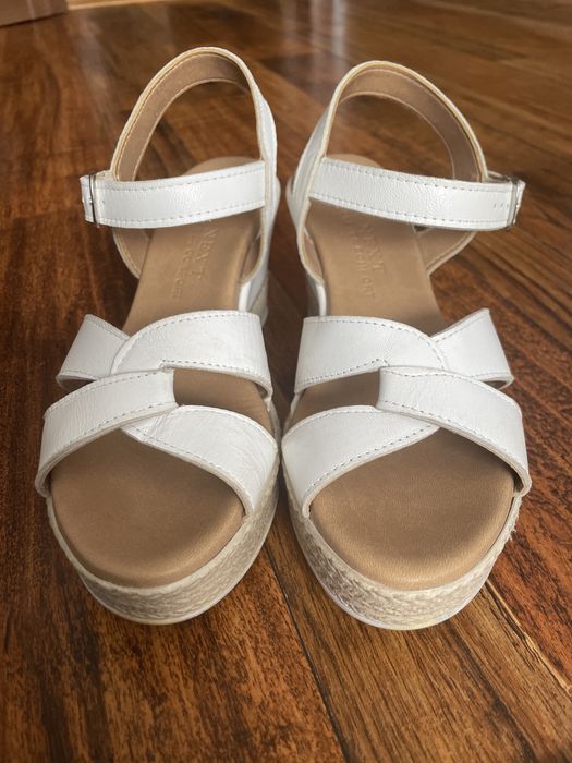 Босоніжки шкіряні