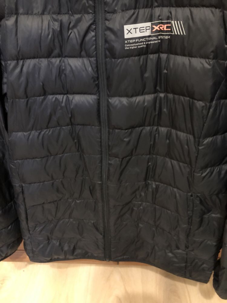 Продам мужскую куртку ветровку Xtep (50-52 размер)