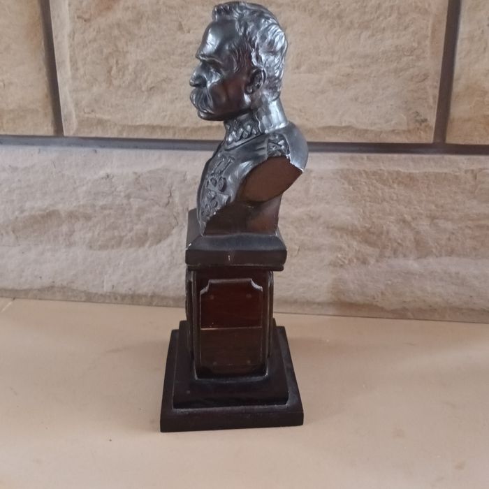 Józef Piłsudski popiersie na cokole 27 cm