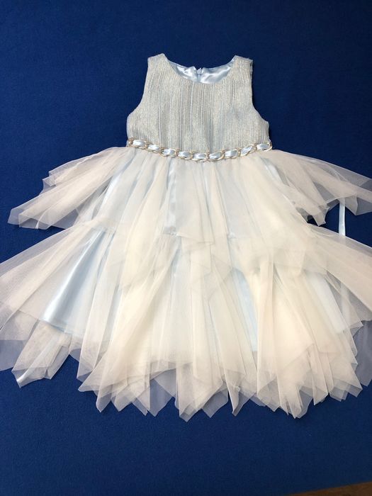 Сукня для дівчинки святкова.