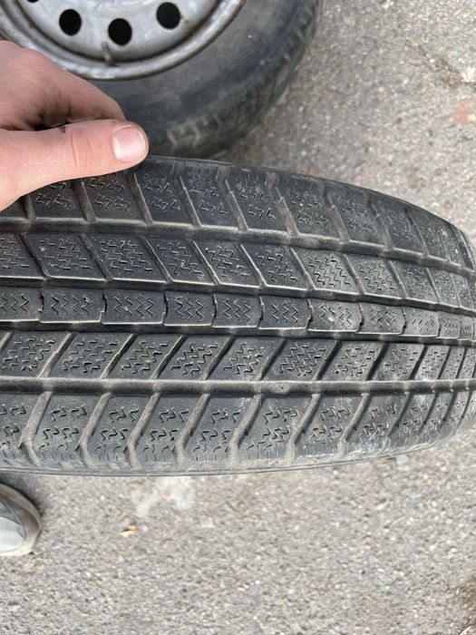 Продам два R14 диска з зимовою гумою 4х98