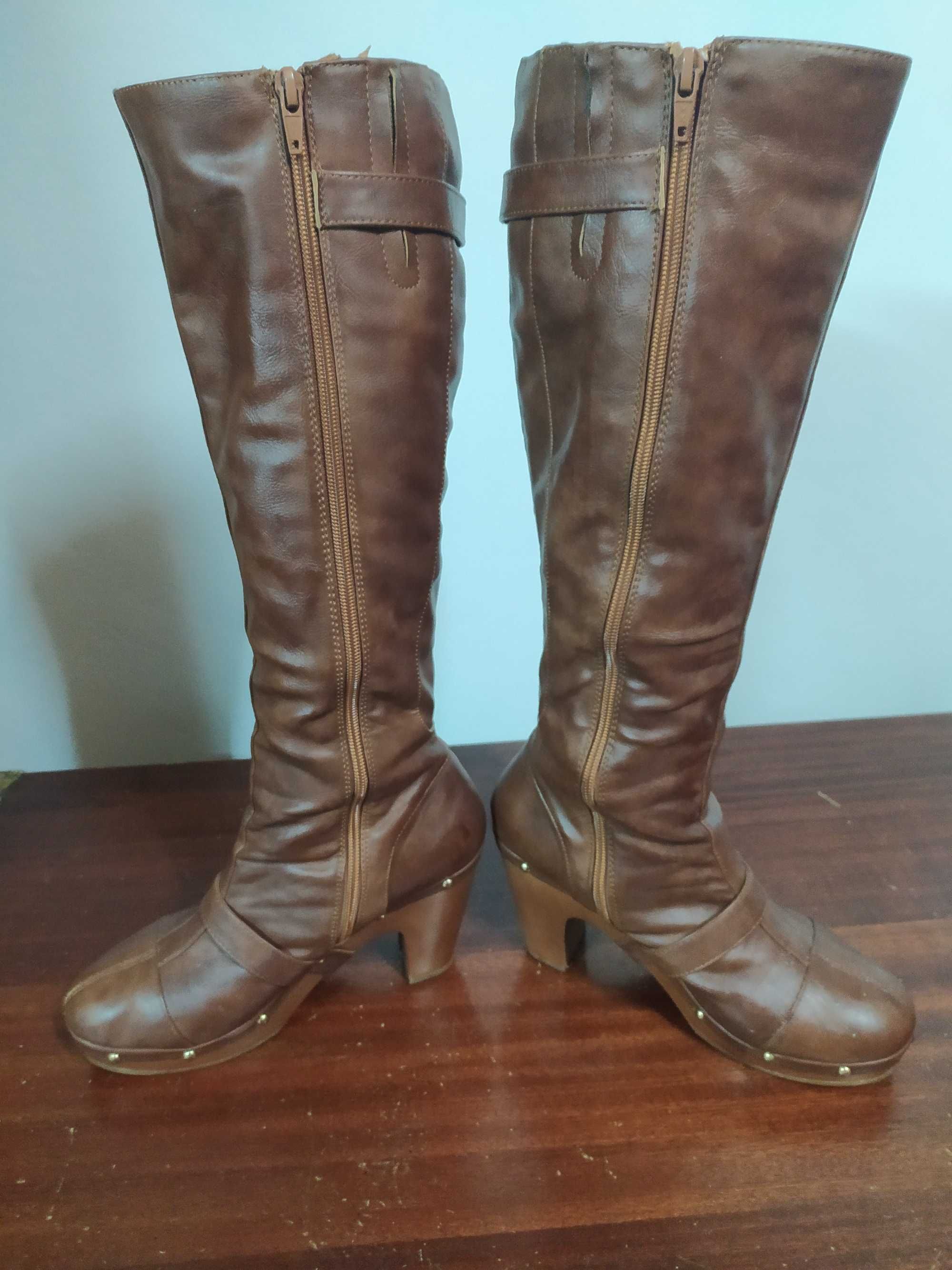 Botas couro senhora número 38 e 39