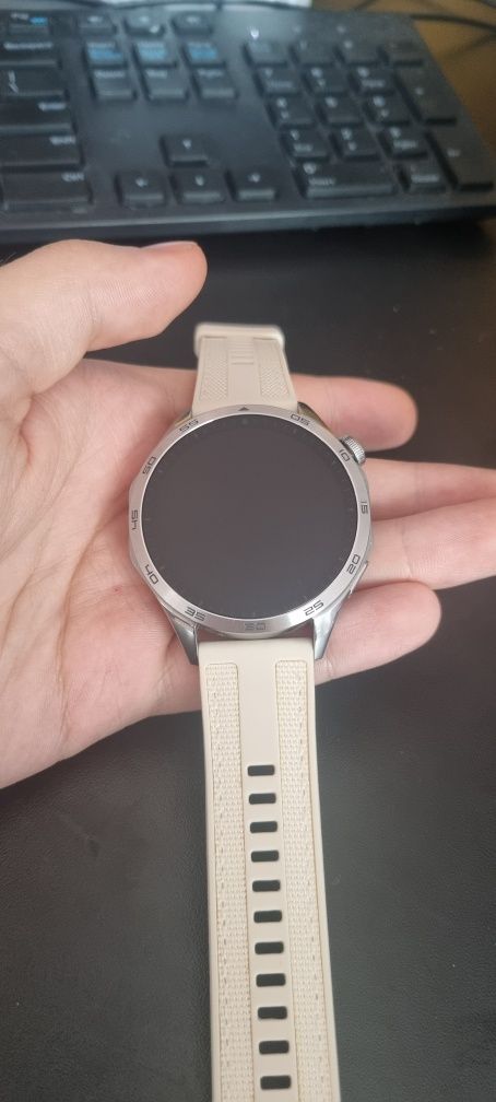 Huawei Watch GT 4 — stylowy i funkcjonalny smartwatch!