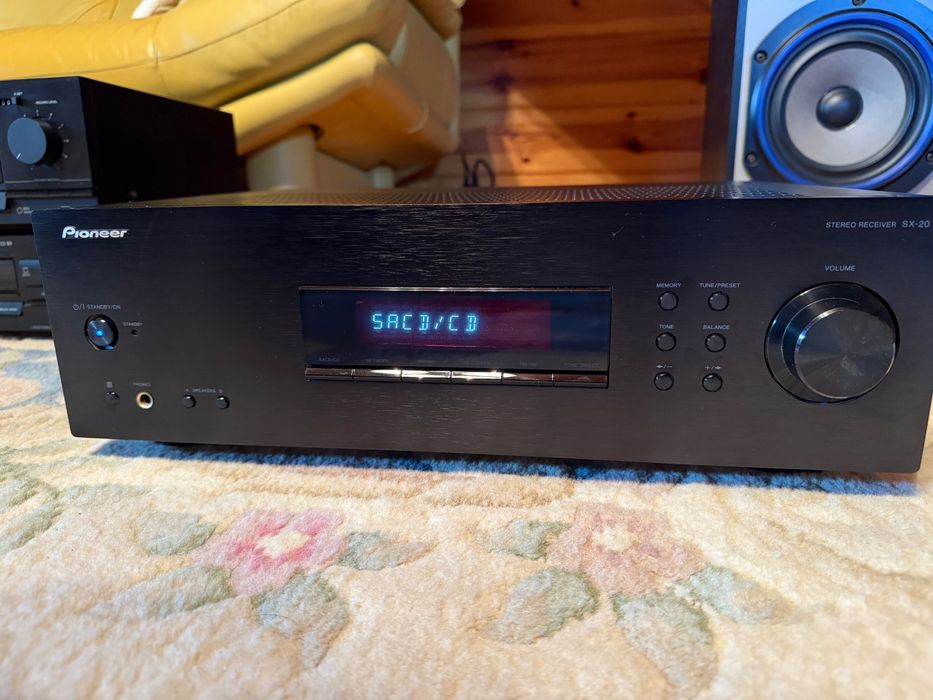 Amplituner Pioneer SX- 20 z pilotem/ moc 2 x 100 W