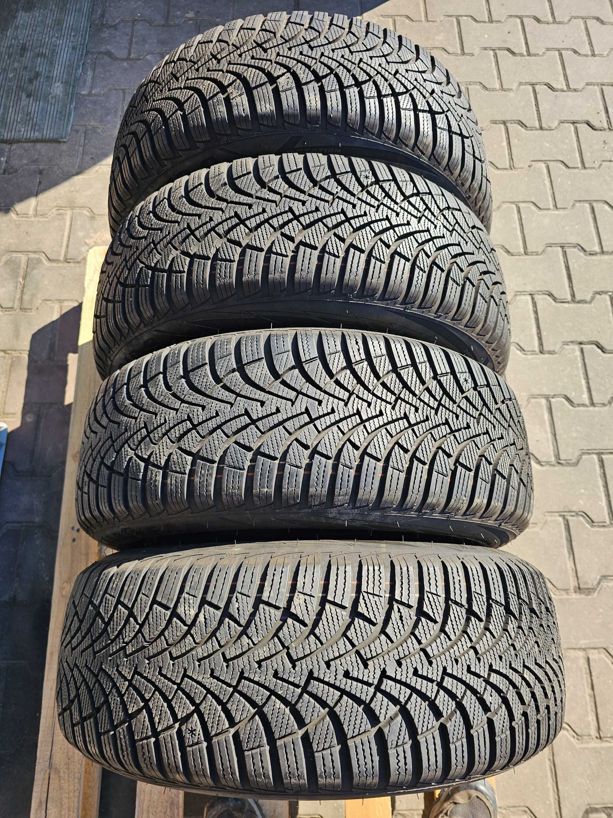 Felgi Stalowe z Oponami Zimowymi BMW 16 cali 5x120 Kołpaki