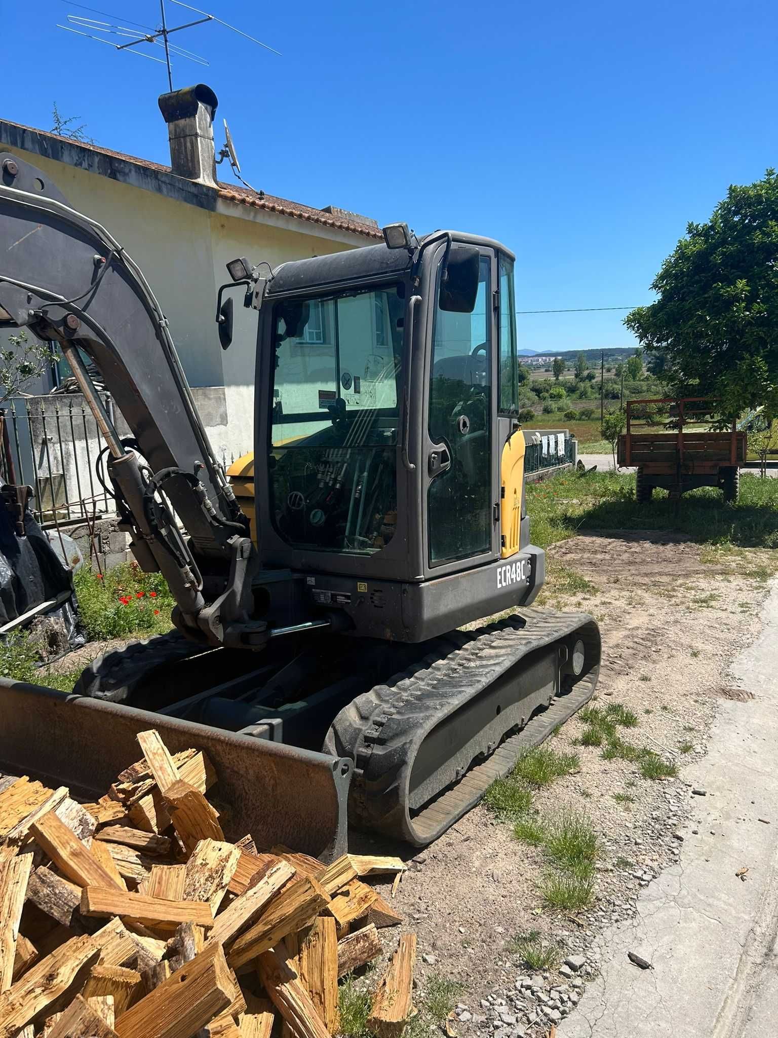 Vendo Mini Escavadora Volvo 5 ton - Excelente Estado