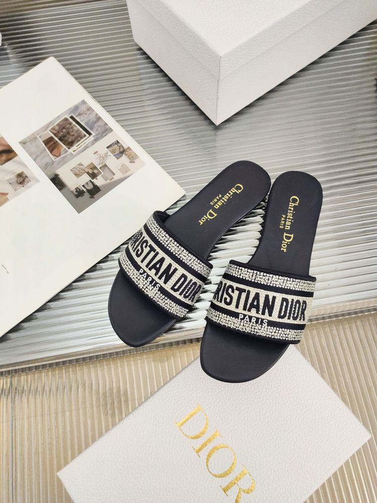 Klapki firmy Dior